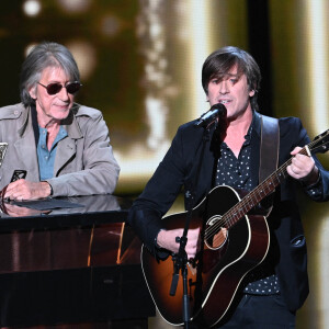 Jacques Dutronc (Victoire d'honneur) et Thomas Dutronc lors de la 37ème cérémonie des Victoires de la musique à la Seine musicale de Boulogne-Billancourt, le 11 février 2022. © Guirec Coadic/Bestimage