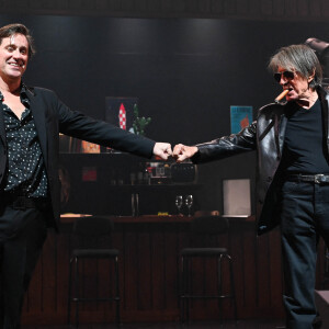 Jacques Dutronc et Thomas Dutronc en showcase de leur tournée "Dutronc & Dutronc" au Centre Evénementiel de Courbevoie le 11 avril 2022.. © Coadic Guirec/Bestimage