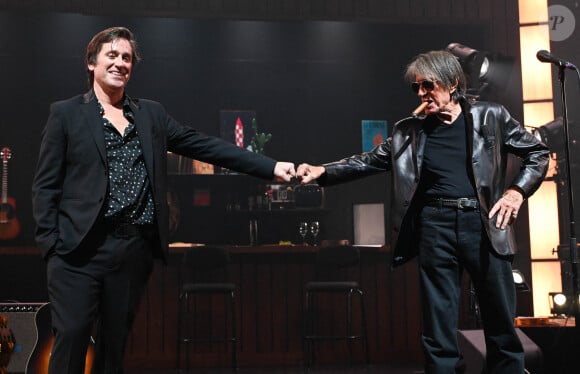 Jacques Dutronc et Thomas Dutronc en showcase de leur tournée "Dutronc & Dutronc" au Centre Evénementiel de Courbevoie le 11 avril 2022.. © Coadic Guirec/Bestimage