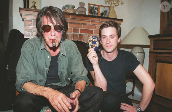 Jacques Dutronc et son fils Thomas aux Nuits des guitares de Patrimonio en Corse le 25 juillet 2000