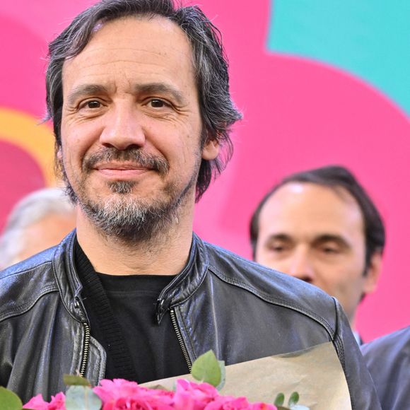 Alexandre Astier baptise une rose à son nom lors de l'inauguration de la Foire de Lyon à Lyon, France, le 31 mars 2023. Photo par Julien Reynaud/APS-Medias/ABACAPRESS.COM