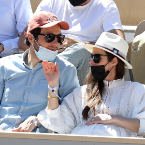 Vianney et sa compagne Catherine Robert dans les tribunes lors de la finale des internationaux de France Roland Garros à Paris le 13 juin 2021. © Dominique Jacovides / Bestimage 