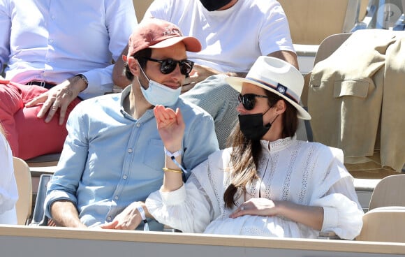 Vianney et sa compagne Catherine Robert dans les tribunes lors de la finale des internationaux de France Roland Garros à Paris le 13 juin 2021. © Dominique Jacovides / Bestimage 