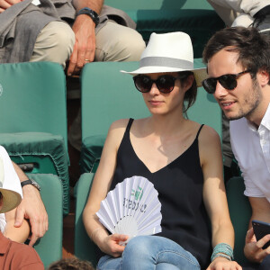 Vianney et sa compagne Catherine Robert dans les tribunes des Internationaux de France de Tennis de Roland Garros à Paris, le 10 juin 2018. © Jacovides/Moreau/Bestimage