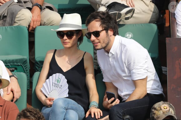 Vianney et sa compagne Catherine Robert dans les tribunes des Internationaux de France de Tennis de Roland Garros à Paris, le 10 juin 2018. © Jacovides/Moreau/Bestimage