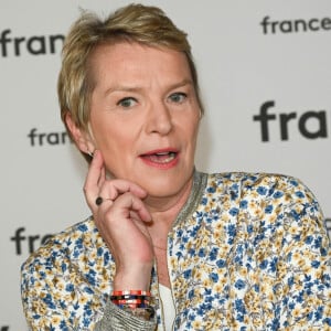 L'occasion de s'intéresser à la journaliste.
Elise Lucet au photocall pour la conférence de presse de rentrée de France TV à la Grande Halle de la Villette à Paris, France, le 6 juillet 2022. © Coadic Guirec/Bestimage 