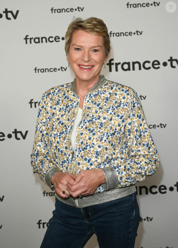 Elise Lucet au photocall pour la conférence de presse de rentrée de France TV à la Grande Halle de la Villette à Paris, France, le 6 juillet 2022. © Coadic Guirec/Bestimage  Celebs attend the photocall for France TV's back-to-school press conference at the Grande Halle de la Villette in Paris, France, on July 6, 2022. 