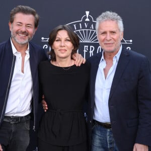 Jérôme Anthony, Mathilde Seigner, Laurent Olmedo - Photocall lors de la 3ème édition du Festival du Cinéma Français et de la Gastronomie d'Aix-les-Bains. Le 6 juin 2024 © Denis Guignebourg / Bestimage 