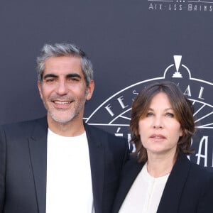 Exclusif - Ary Abittan et Mathilde Seigner - Photocall lors de la 3ème édition du Festival du Cinéma Français et de la Gastronomie d'Aix-les-Bains. Le 5 juin 2024 © Denis Guignebourg / Bestimage 