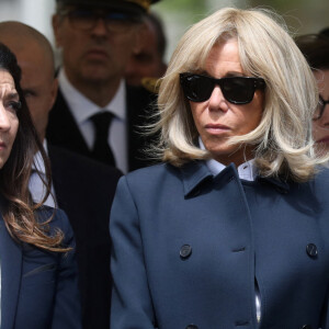 Brigitte Macron est très proche d'une secrétaire d'état. 
Sabrina Agresti-Roubache et Brigitte Macron - Le Premier ministre préside la cérémonie d'honneurs funèbres militaires au Major Xavier Salou et au Maréchal des logis-chef Nicolas Molinari, à Maisons-Alfort, banlieue de Paris © Stéphane Lemouton / Bestimage 