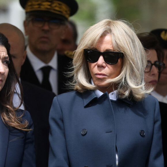 Mais restera amie après l'Elysée avec Brigitte ! 
Sabrina Agresti-Roubache et Brigitte Macron - Le Premier ministre préside la cérémonie d'honneurs funèbres militaires au Major Xavier Salou et au Maréchal des logis-chef Nicolas Molinari, à Maisons-Alfort, banlieue de Paris, le 24 mai 2024. © Stéphane Lemouton / Bestimage 