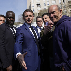 Sabrina Agresti-Roubache, Emmanuel Macron - Déplacement du président de la République française Emmanuel Macron à Marseille, à l'occasion d'une visite surprise auprès des agents de l'Etat qui conduisent depuis 24 heures la première opération "Place nette XXL", le 19 mars 2024. © Christophge Ena / Pool / Bestimage 