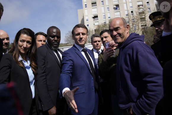 Sabrina Agresti-Roubache, Emmanuel Macron - Déplacement du président de la République française Emmanuel Macron à Marseille, à l'occasion d'une visite surprise auprès des agents de l'Etat qui conduisent depuis 24 heures la première opération "Place nette XXL", le 19 mars 2024. © Christophge Ena / Pool / Bestimage 