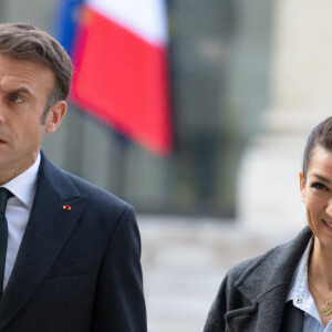 En revanche, elle ne tutoie pas le président de la République. 
Emmanuel Macron et Sabrina Agresti-Roubache - Le président français lors de la Cérémonie de la grande relève de la Garde au Palais de l'Elysée à Paris. Le 7 novembre 2023 © Jacques Witt / Pool / Bestimage 