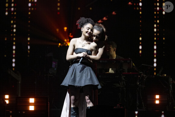 Candide Vernet et une danseuse lors du concert de la "Star Academy" à Lyon. Sandrine Thesillat / Panoramic