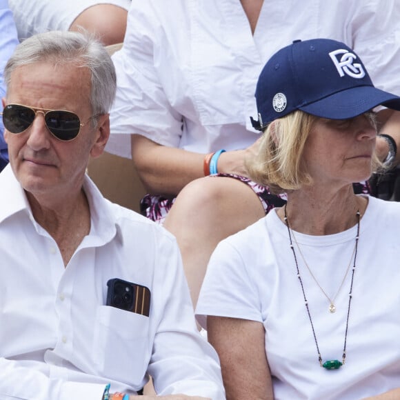 Bernard de La Villardière et Anne - Célébrités dans les tribunes de la finale Dames des Internationaux de Tennis de Roland Garros à Paris le 8 juin 2024. © Jacovides-Moreau/Bestimage 