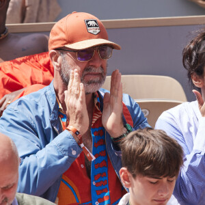 Eric Cantona et sa femme Rachida Brakni - Célébrités dans les tribunes de la finale Dames des Internationaux de Tennis de Roland Garros à Paris le 8 juin 2024. © Jacovides-Moreau/Bestimage 