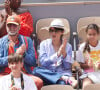 Ils étaient venus avec leur fille Selma. 
Eric Cantona et sa femme Rachida Brakni et leur fille Selma - Célébrités dans les tribunes de la finale Dames des Internationaux de Tennis de Roland Garros à Paris le 8 juin 2024. © Jacovides-Moreau/Bestimage 