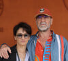 Rachida Brakni et son mari Eric Cantona ont profité d'une journée à Roland-Garros. 
Eric Cantona et sa femme Rachida Brakni - Célébrités au village des Internationaux de France de tennis de Roland Garros à Paris. © Jacovides-Moreau/Bestimage 