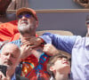 Et Rachida Brakni s'est lâchée en caressant le torse de son mari ! 
Eric Cantona et sa femme Rachida Brakni - Célébrités dans les tribunes de la finale Dames des Internationaux de Tennis de Roland Garros à Paris le 8 juin 2024. © Jacovides-Moreau/Bestimage 