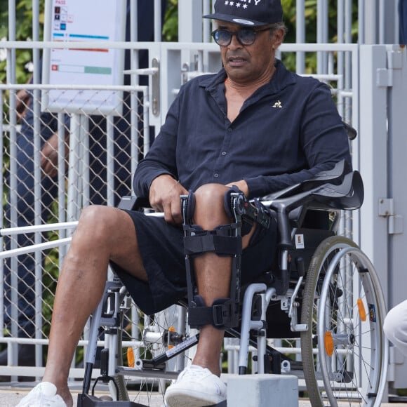 Exclusif - Yannick Noah en fauteuil roulant a assisté à un match du tournoi de tennis fauteuil lors des Internationaux de France de tennis de Roland Garros 2024, Paris le 6 juin 2024. © Jacovides-Moreau/Bestimage