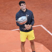 Carlos Alcaraz vainqueur de Roland-Garros : sa famille en larmes dans ses bras, mais pas que ! Ces images font tellement craquer