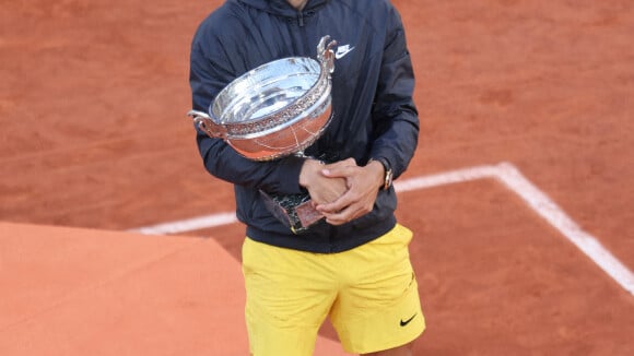 Carlos Alcaraz vainqueur de Roland-Garros : sa famille en larmes dans ses bras, mais pas que ! Ces images font tellement craquer