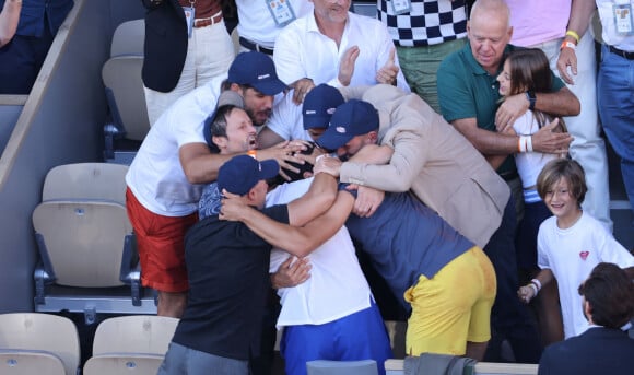 Un moment fort immortalisé par les journalistes présents !
Carlos Alcaraz remporte les Internationaux de France de tennis de Roland Garros 2024 face à Alexander Zverev (6-3, 2-6, 5-7, 6-1, 6-2) à Paris le 9 Juin 2024. © Jacovides-Moreau/Bestimage 