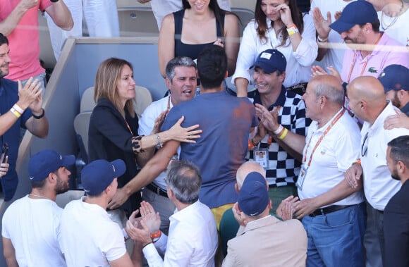 Présents dans les tribunes, ses proches n'ont pu retenir leurs larmes après sa victoire ! Le sportif les a d'ailleurs rejoints suite au match.
Carlos Alcaraz remporte les Internationaux de France de tennis de Roland Garros 2024 face à Alexander Zverev (6-3, 2-6, 5-7, 6-1, 6-2) à Paris le 9 Juin 2024. © Jacovides-Moreau/Bestimage 