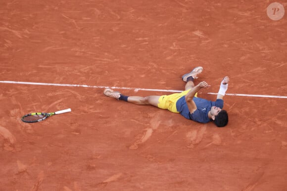 Carlos Alcaraz remporte les Internationaux de France de tennis de Roland Garros 2024 face à Alexander Zverev (6-3, 2-6, 5-7, 6-1, 6-2) à Paris le 9 Juin 2024. © Jacovides-Moreau/Bestimage 