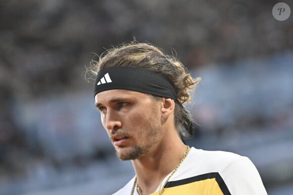 Tennis : Roland Garros 2024 - France - Alexander Zverev - Allemagne - Carlos Alcaraz se qualifie pour la finale des Internationaux de France de tennis de Roland Garros 2024 en battant Jannik Sinner (2-6, 6-3, 3-6, 6-4, 6-3) le 7 juin 2024.