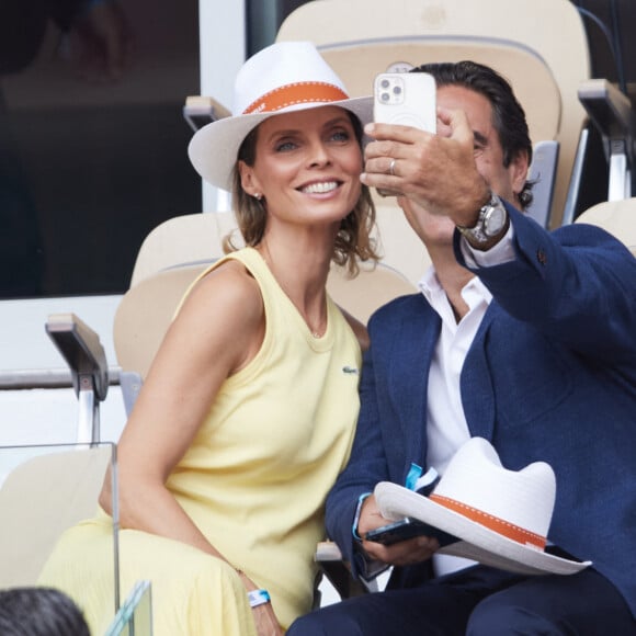 Sylvie Tellier et son mari Laurent Schenten - Célébrités dans les tribunes de la finale homme des Internationaux de France de tennis de Roland Garros 2024 à Paris le 9 juin 2024. © Jacovides-Moreau/Bestimage 