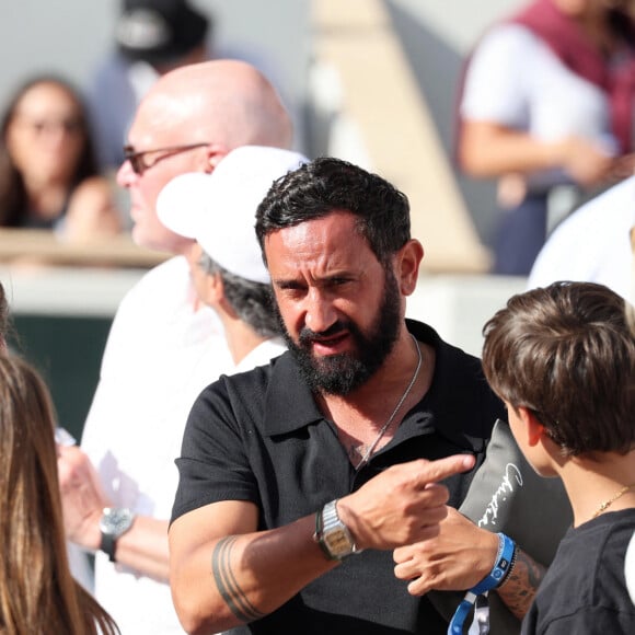 Cyril Hanouna - Célébrités dans les tribunes de la finale homme des Internationaux de France de tennis de Roland Garros 2024 à Paris le 9 juin 2024. © Jacovides-Moreau/Bestimage 