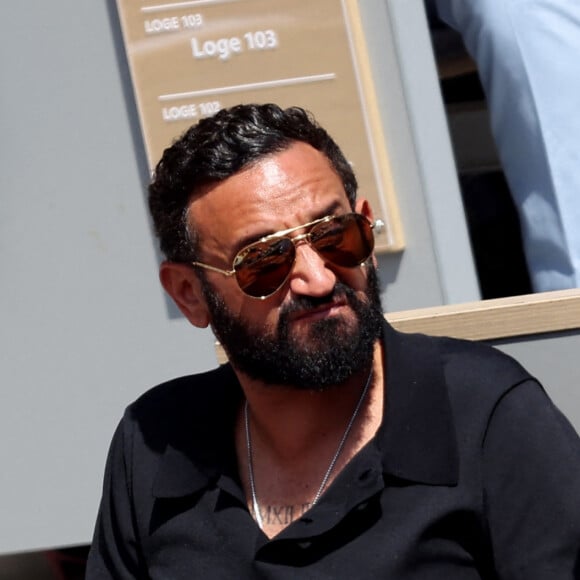 Cyril Hanouna et son fils - Célébrités dans les tribunes de la finale homme des Internationaux de France de tennis de Roland Garros 2024 à Paris le 9 juin 2024. © Jacovides-Moreau/Bestimage 