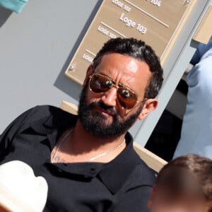 Ou encore Cyril Hanouna et son fils
Cyril Hanouna et son fils - Célébrités dans les tribunes de la finale homme des Internationaux de France de tennis de Roland Garros 2024 à Paris le 9 juin 2024. © Jacovides-Moreau/Bestimage