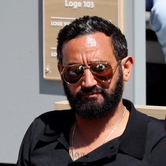 Cyril Hanouna et son fils - Célébrités dans les tribunes de la finale homme des Internationaux de France de tennis de Roland Garros 2024 à Paris le 9 juin 2024. © Jacovides-Moreau/Bestimage 