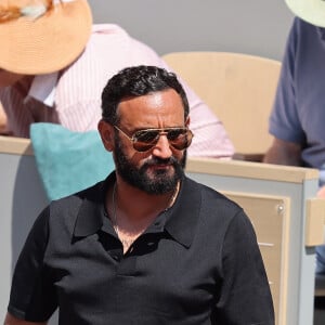 Cyril Hanouna et son fils - Célébrités dans les tribunes de la finale homme des Internationaux de France de tennis de Roland Garros 2024 à Paris le 9 juin 2024. © Jacovides-Moreau/Bestimage 