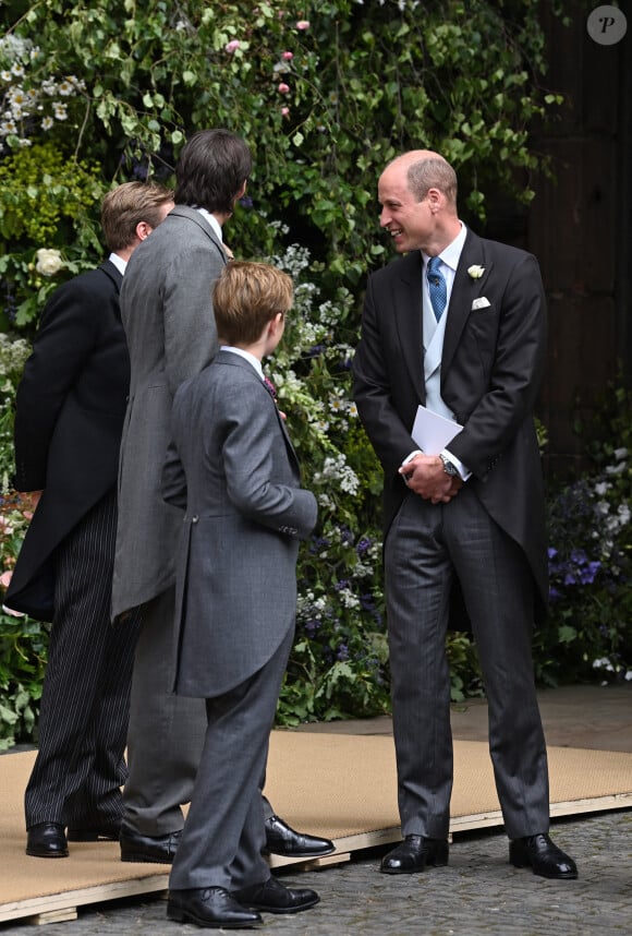 Et y a retrouvé plusieurs amis d'enfance. 
William van Cutsem et le prince William, prince de Galles - Mariage du duc de Westminster, Hugh Grosvenor, et Olivia Henson en la cathédrale de Chester, Royaume Uni, le 7 juin 2024. © Justin Goff/GoffPhotos/Bestimage 