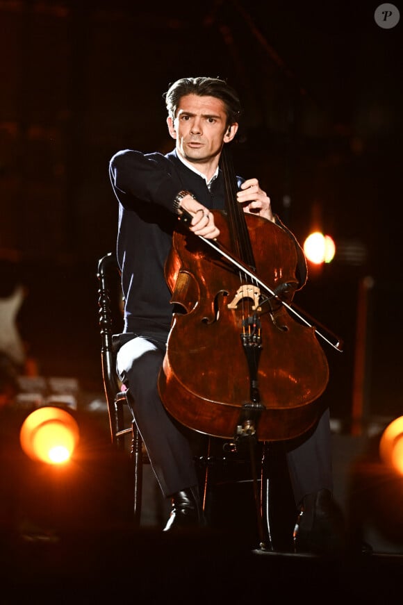 Exclusif - Gautier Capucon - Scène - Concert événement "Le gala des pièces jaunes" à l'Accor Arena Paris le 26 janvier 2024. Une soirée de gala exceptionnelle en faveur des Pièces Jaunes ! De nombreux artistes se succèderont pour chanter pour les enfants et adolescents hospitalisés. © Guillaume Gaffiot / Cyril Moreau / Bestimage 