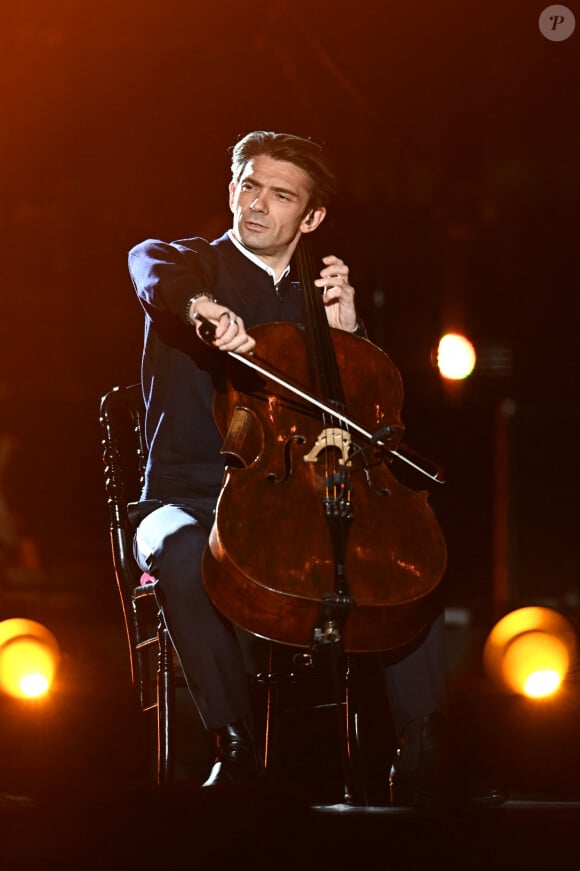 Exclusif - Gautier Capucon - Scène - Concert événement "Le gala des pièces jaunes" à l'Accor Arena Paris le 26 janvier 2024. Une soirée de gala exceptionnelle en faveur des Pièces Jaunes ! De nombreux artistes se succèderont pour chanter pour les enfants et adolescents hospitalisés. © Guillaume Gaffiot / Cyril Moreau / Bestimage 