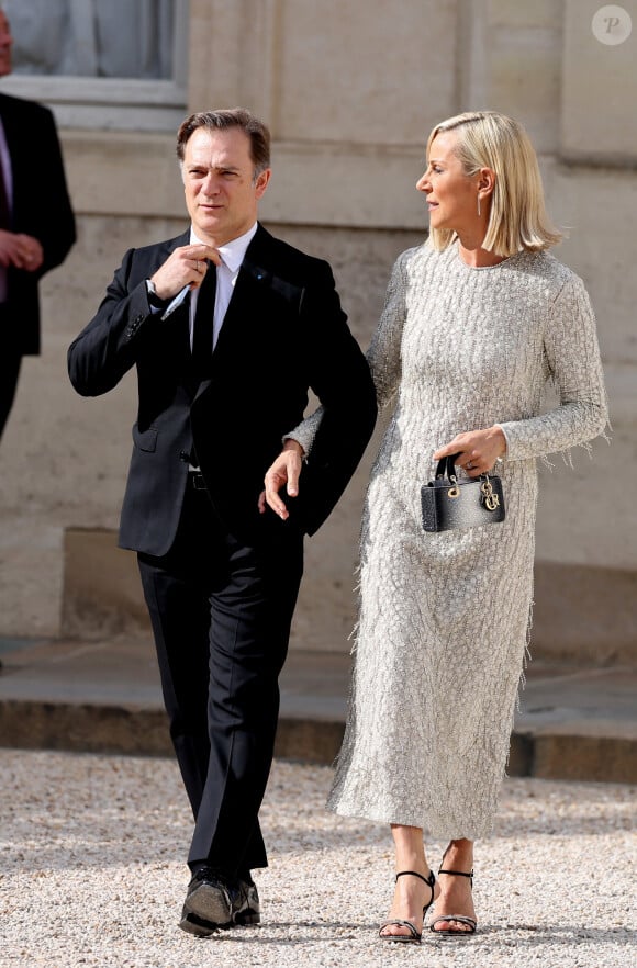 Il semblait fier de retrouver son frère dans ce genre d'événement. 
Renaud Capuçon et sa femme Laurence Ferrari - Dîner d'état en l'honneur du président des Etats-Unis et sa femme au palais de l'Elysée à Paris, à l'occasion de leur visite officielle en France. Le 8 juin 2024 © Jacovides-Moreau / Bestimage 