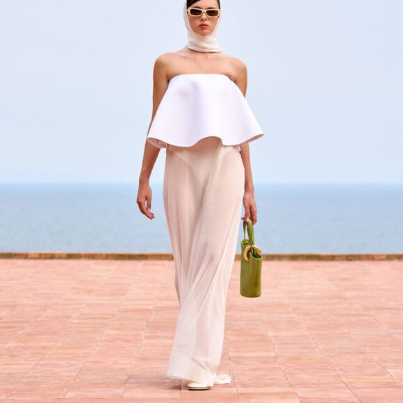 C'est en effet son ex-belle-fille Deva Cassel qui défilait. 
Deva Cassel - Defilé Jaquemus à la Villa Malaparte à Capri le 10 juin 2O24, - Défilé de mode Jacquemus Cruise "La Casa" à la Casa Malaparte à Capri, Italie, le 10 juin 2024. © Courtesy of Jacquemus via Bestimage 