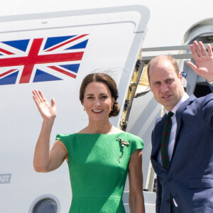 Le prince William, duc de Cambridge, et Catherine (Kate) Middleton, duchesse de Cambridge, quittent la Jamaique depuis l'aéroport international Norman Manley pour se rendre aux Bahamas, dernière étape de leur voyage officiel dans les Caraïbes. Kingston, le 24 mars 2022. 