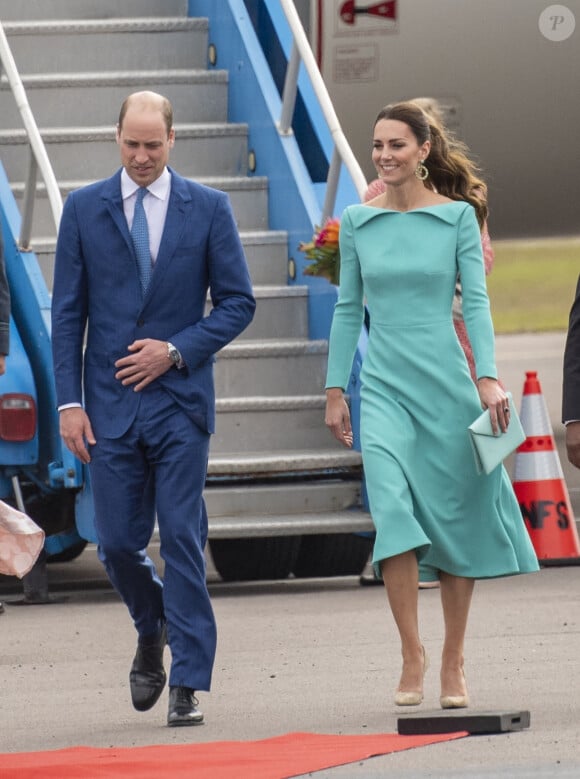 Le prince William, duc de Cambridge, et Catherine (Kate) Middleton, duchesse de Cambridge, arrivent aux Bahamas, dernière tape de leur voyage officiel dans les Caraïbes. Nassau, le 24 mars 2022. 