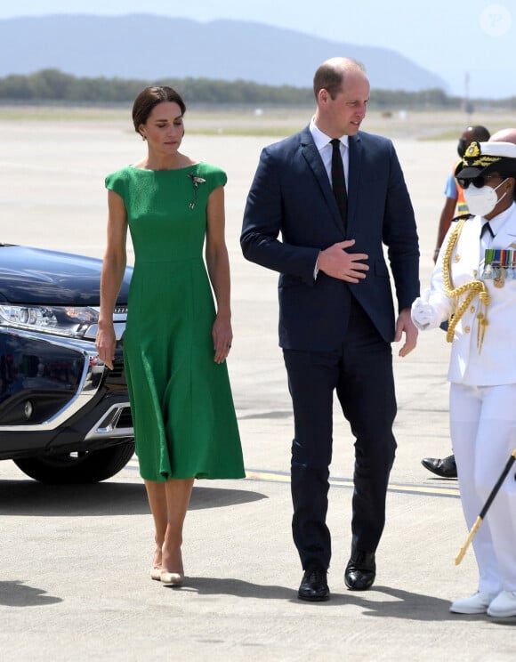 Le prince William, duc de Cambridge, et Catherine (Kate) Middleton, duchesse de Cambridge, quittent la Jamaique depuis l'aéroport international Norman Manley pour se rendre aux Bahamas, dernière étape de leur voyage officiel dans les Caraïbes. Kingston, le 24 mars 2022. 