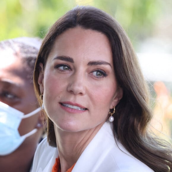 Kate Middleton a placé sa confiance en Natasha Archer il y a plusieurs années
Le prince William, duc de Cambridge et Catherine, duchesse de Cambridge lors d'une visite au Shortwood Teacher Training College de Kingston. Le duc et la duchesse de Cambridge visitent le Belize, la Jamaïque et les Bahamas au nom de Sa Majesté la Reine à l'occasion du jubilé de platine. 