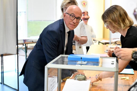 Eric Ciotti, le député de la 1ere circonscription des Alpes-Maritimes et président des LR, a voté à l'école des Baumettes à Nice, le 9 juin 2024, pour les élections européennes 2024. © Bruno Bebert/Bestimage