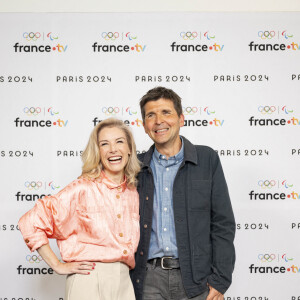 Louise Ekland et Thomas Sotto lors de la présentation des journalistes et chroniqueurs de France Télévisions pour les Jeux Olympiques 2024 au musée de l'Homme à Paris, le 11 juin 2024. © Pierre Perusseau / Bestimage 