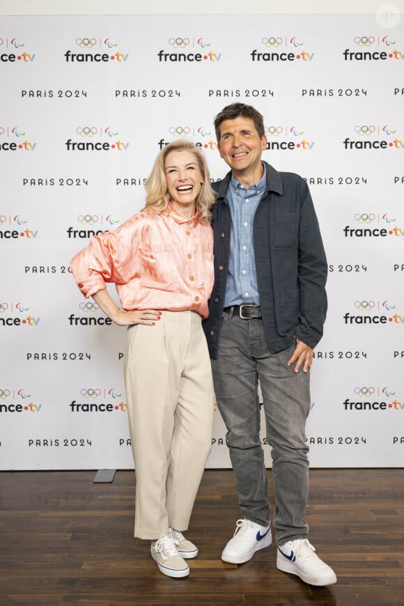 Louise Ekland et Thomas Sotto lors de la présentation des journalistes et chroniqueurs de France Télévisions pour les Jeux Olympiques 2024 au musée de l'Homme à Paris, le 11 juin 2024. © Pierre Perusseau / Bestimage 