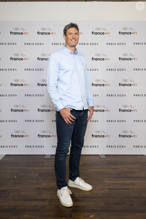 Jonathan Lobert lors de la présentation des journalistes et chroniqueurs de France Télévisions pour les Jeux Olympiques 2024 au musée de l'Homme à Paris, le 11 juin 2024. © Pierre Perusseau / Bestimage 